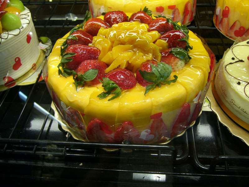 Osaka_bakery__fresh_mango_cake